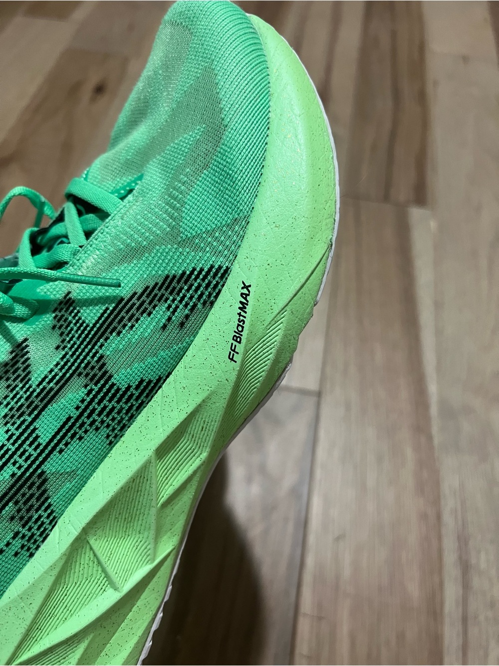 ASICS Novablast 5 Running Shoes Womens 8.5 Green Cushioned Sneakers Athletic - Picture 9 of 11